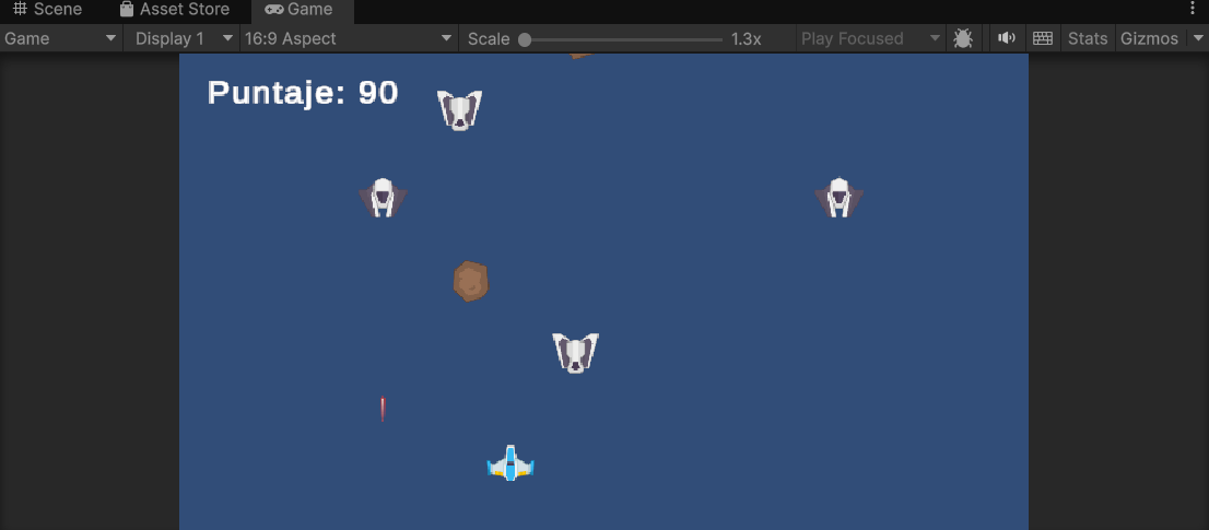 Jugando en modo Play: marcador de puntaje después de destruir un enemigo